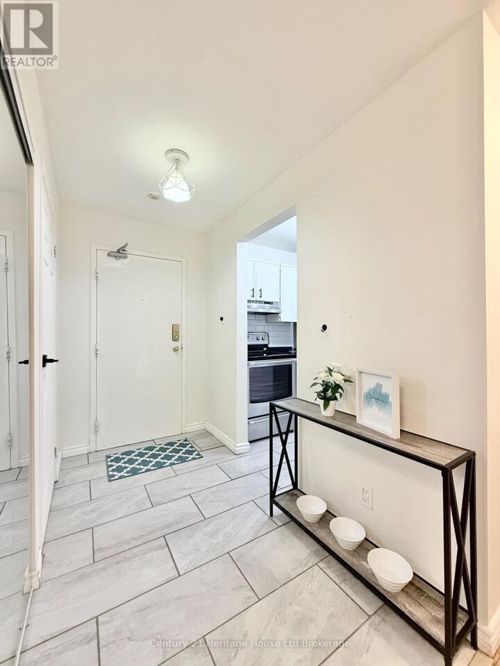 Property Photo:  737 Deveron Crescent 217  ON N5Z 4X9 