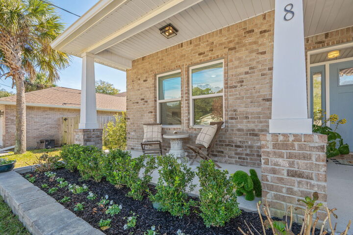 Property Photo:  8 Maple Avenue  FL 32579 
