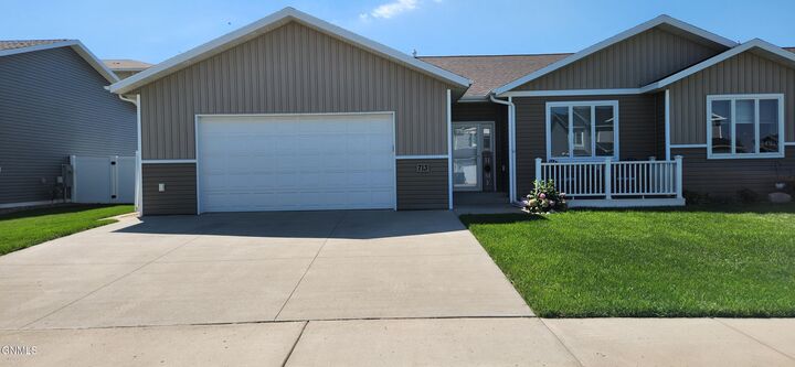 Property Photo:  713 Bremner Avenue  ND 58503 