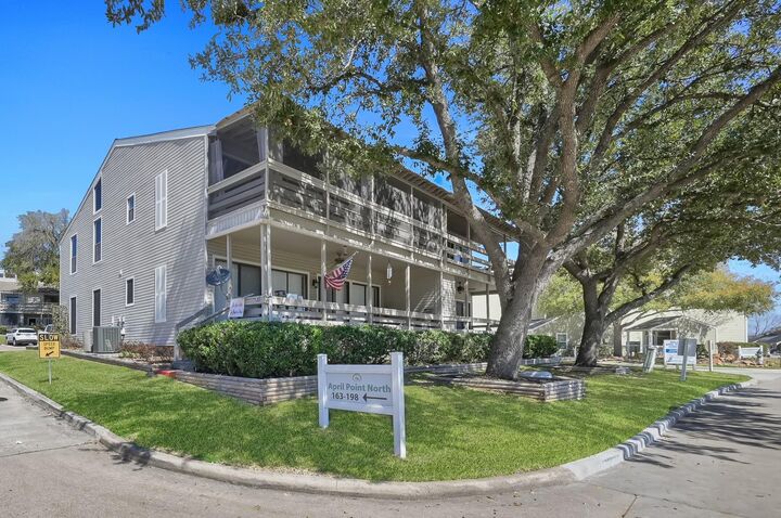 Property Photo:  184 April Point Drive N  TX 77356 