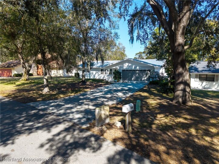 Property Photo:  112 Lakeside Road  FL 33870 