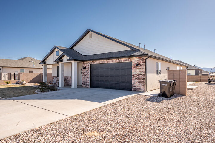 Property Photo:  4345 W 250 N Cir  UT 84720 