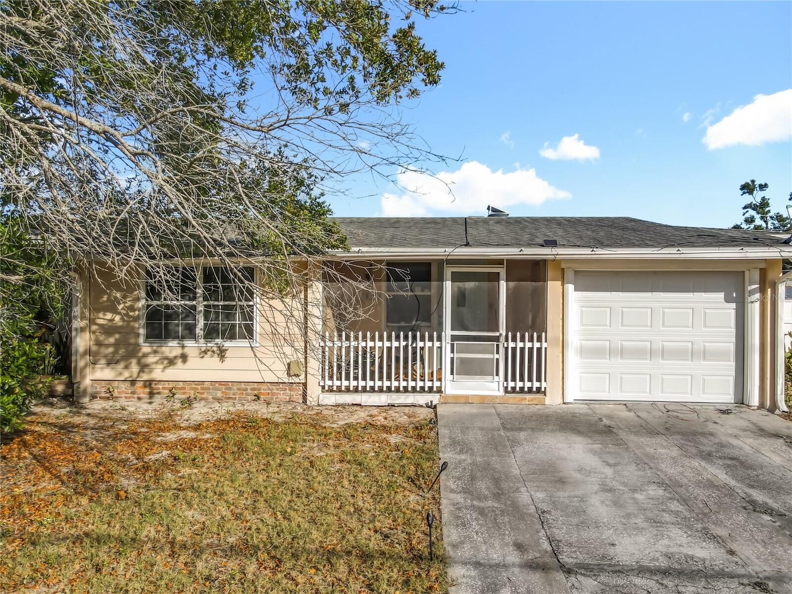 Property Photo:  1429 E Lombardy Drive  FL 32725 