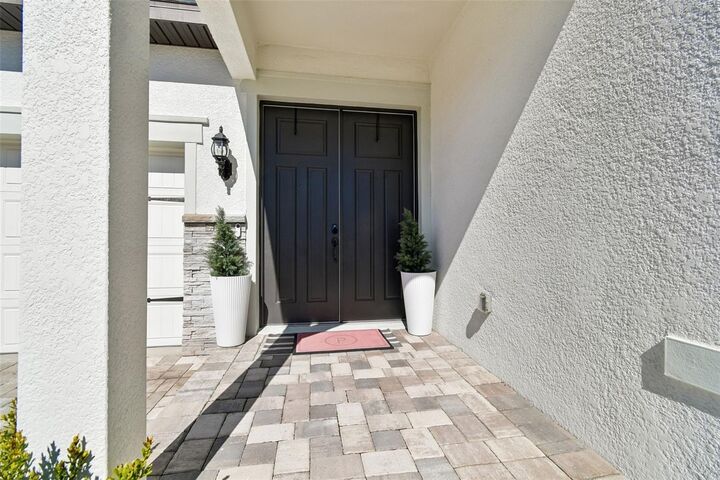 Property Photo:  13816 Sharp Hawk Drive  FL 33569 