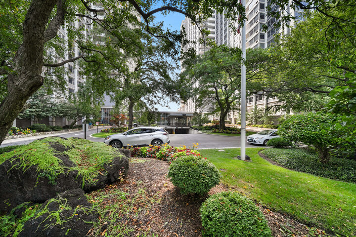 Property Photo:  4250 N Marine Drive 1235  IL 60613 