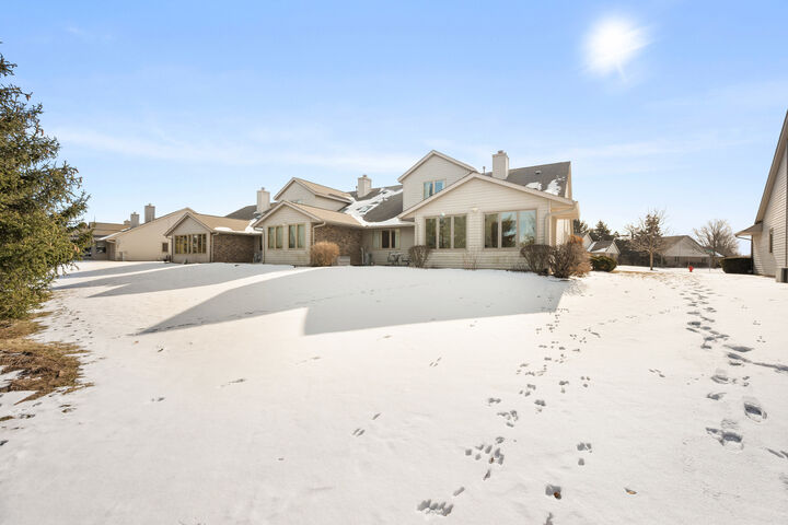 Property Photo:  1755 Brock Circle  IL 60178 