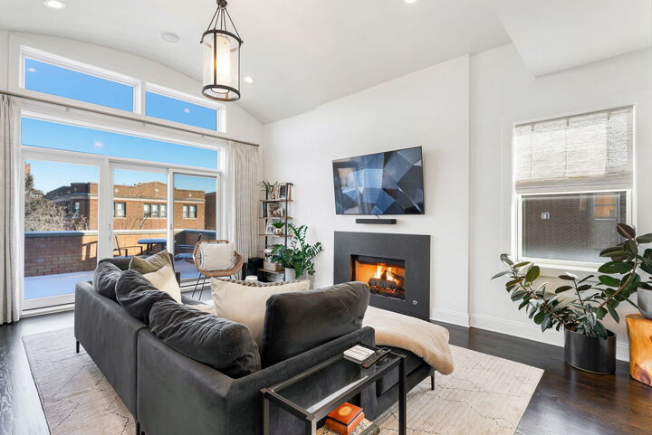 Property Photo:  4622 N Ashland Avenue 3  IL 60640 