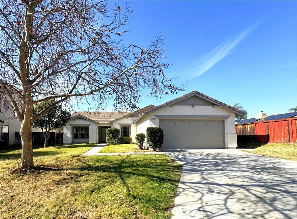 Property Photo:  2070 Dayflower Court  CA 92571 