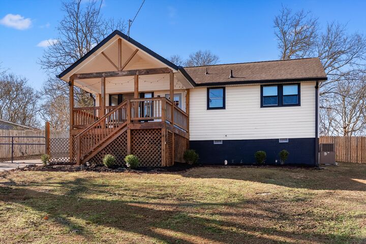 Property Photo: 329 Archwood Dr TN 37115