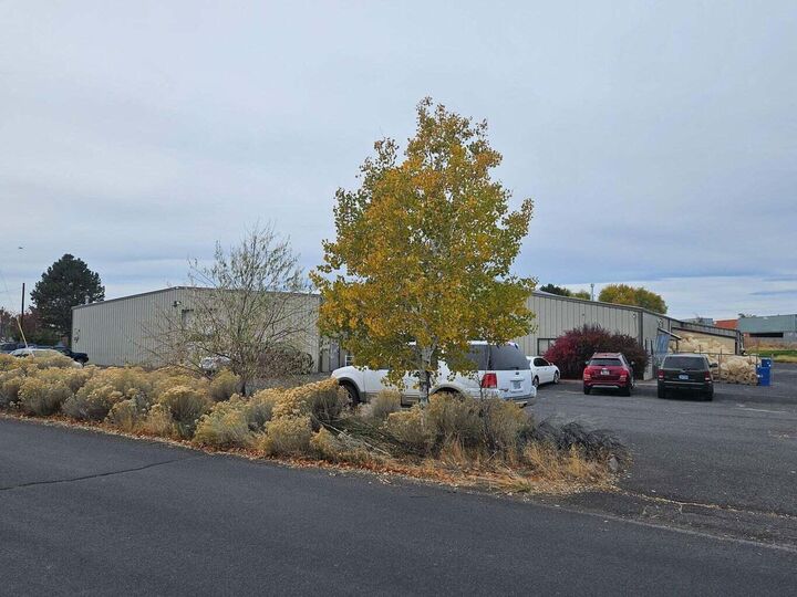 Property Photo:  975 SW 1st Street  OR 97756 