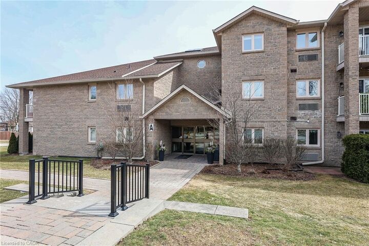 3050 Pinemeadow Drive 16 — photo 1