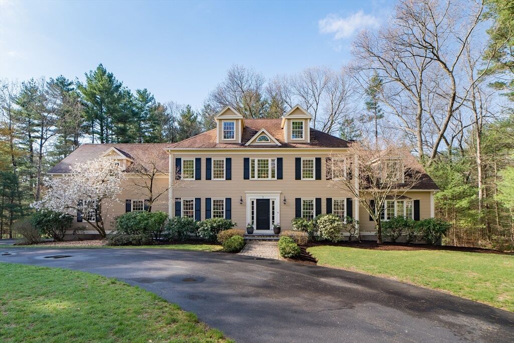 Property Photo:  1 Chestnut Ln  MA 02052 