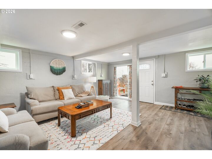 Property Photo:  2410 E 12th St  OR 97058 