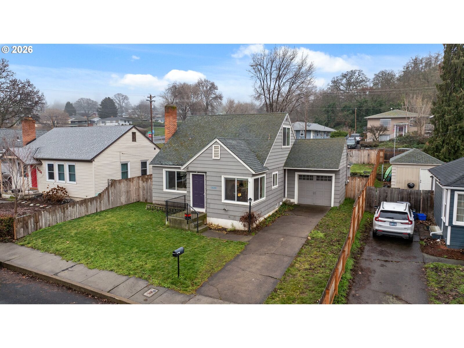 Property Photo:  1620 E 13th Pl  OR 97058 