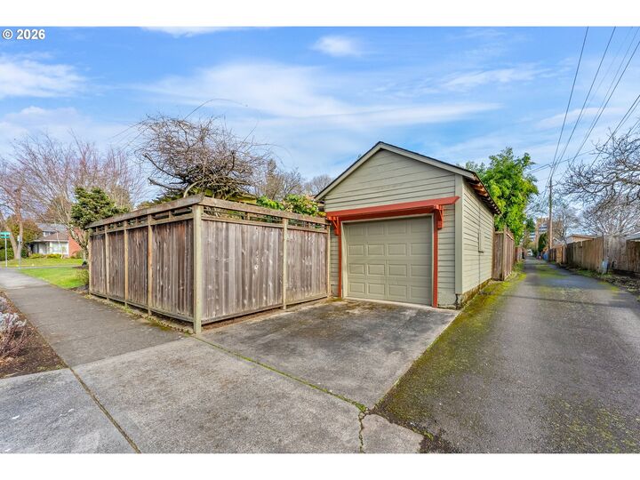 Property Photo:  529 W 25th St  WA 98660 