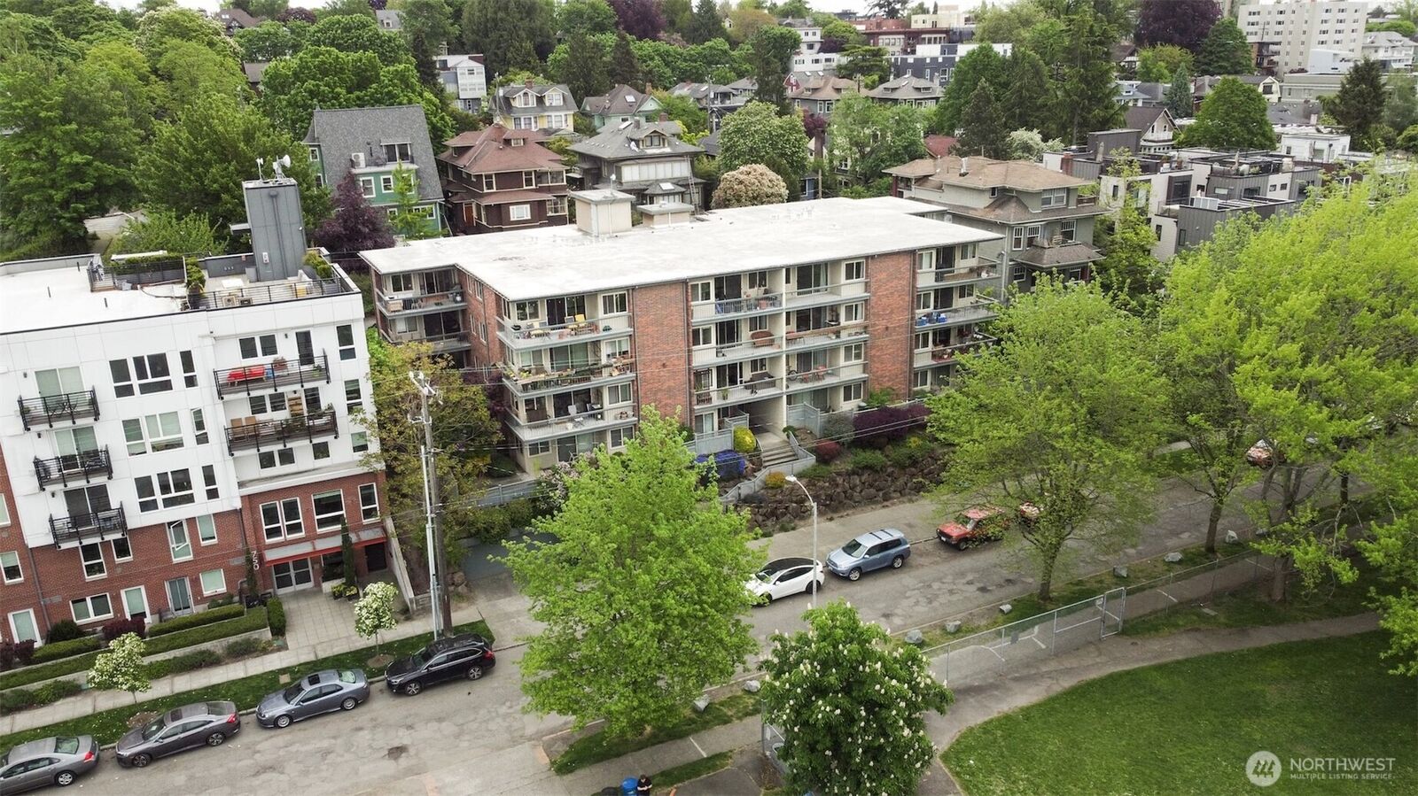 Property Photo:  732  11th Avenue E 302  WA 98102 