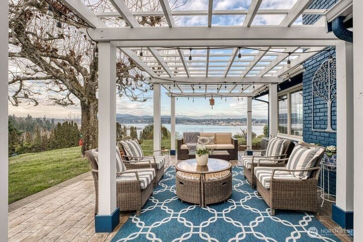 Property Photo:  311  Farragut Avenue N  WA 98366 