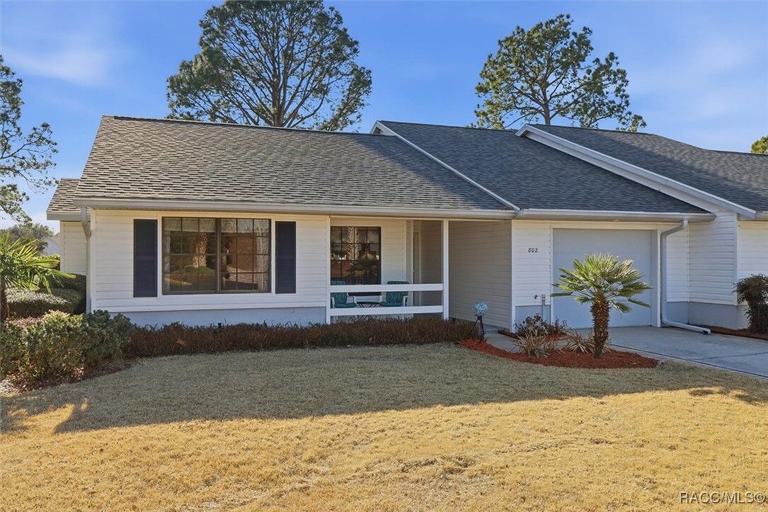 Property Photo:  802 E Hillsborough Court  FL 34442 