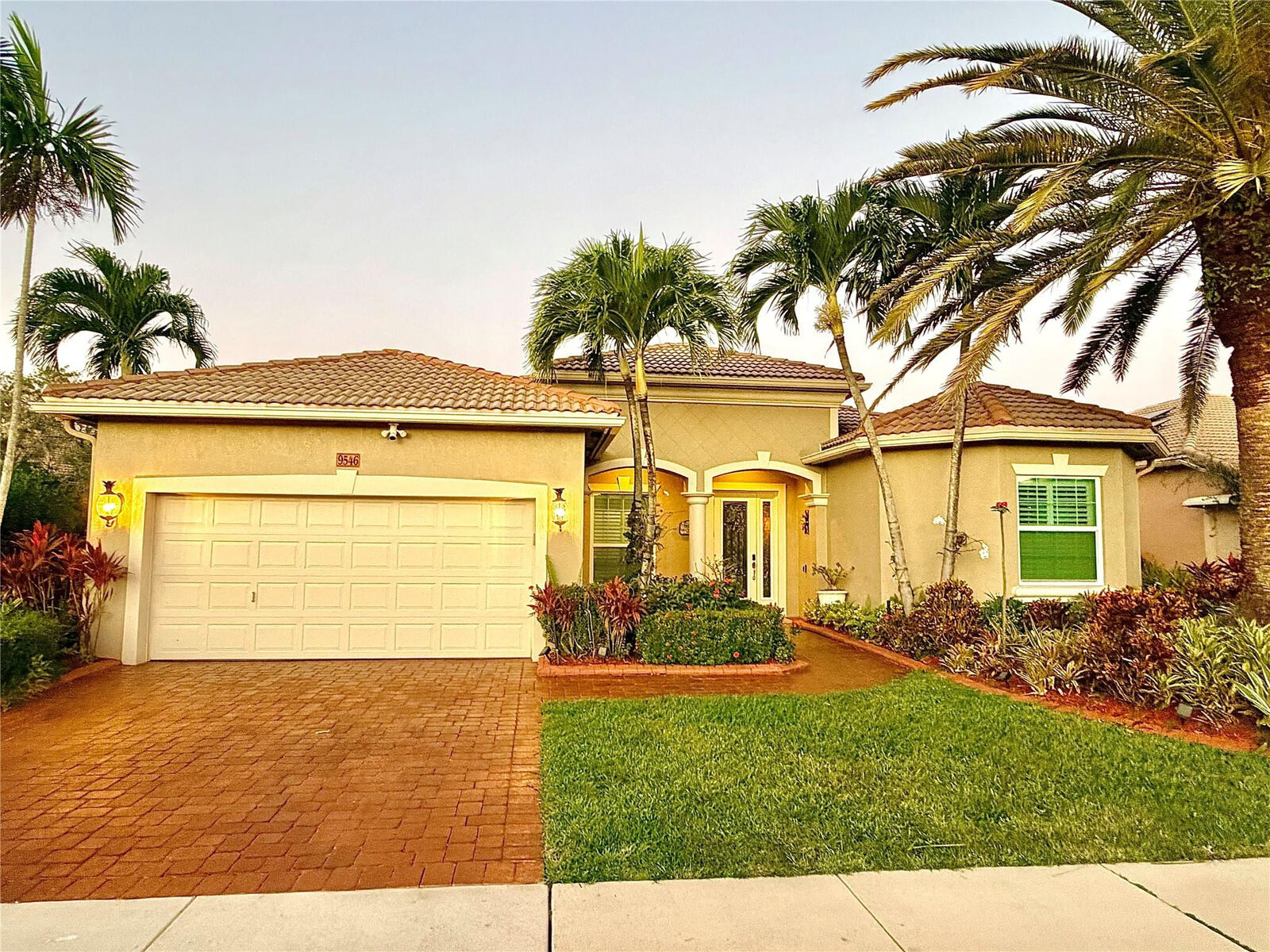 Property Photo:  9546 Lantern Bay Circle  FL 33411 