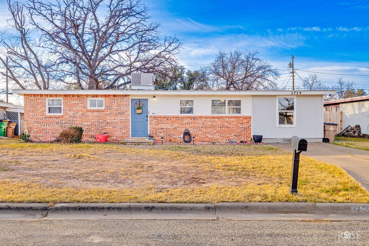 Property Photo: 2729 Southwestern Avenue TX 76904