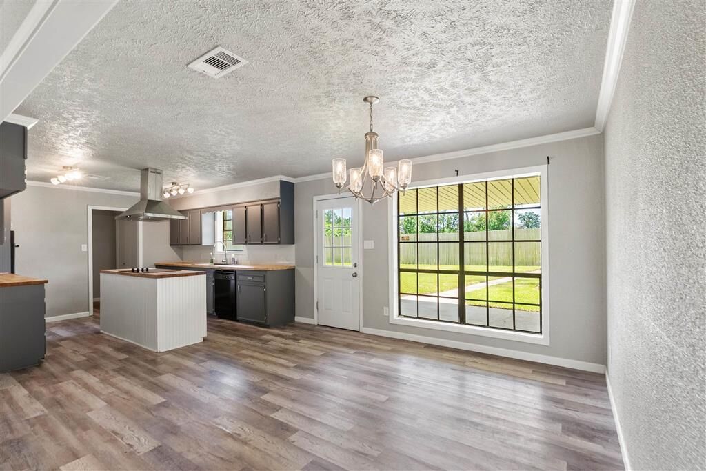 Property Photo:  2606 Mary Drive  LA 70665 