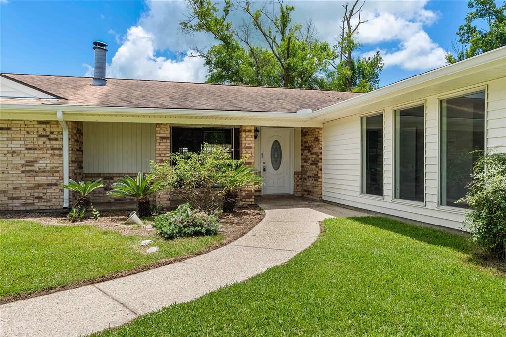 Property Photo:  2606 Mary Drive  LA 70665 