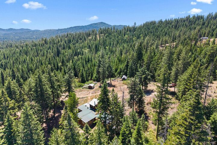 Property Photo:  1022 Spring Hill Rd  WA 99156 