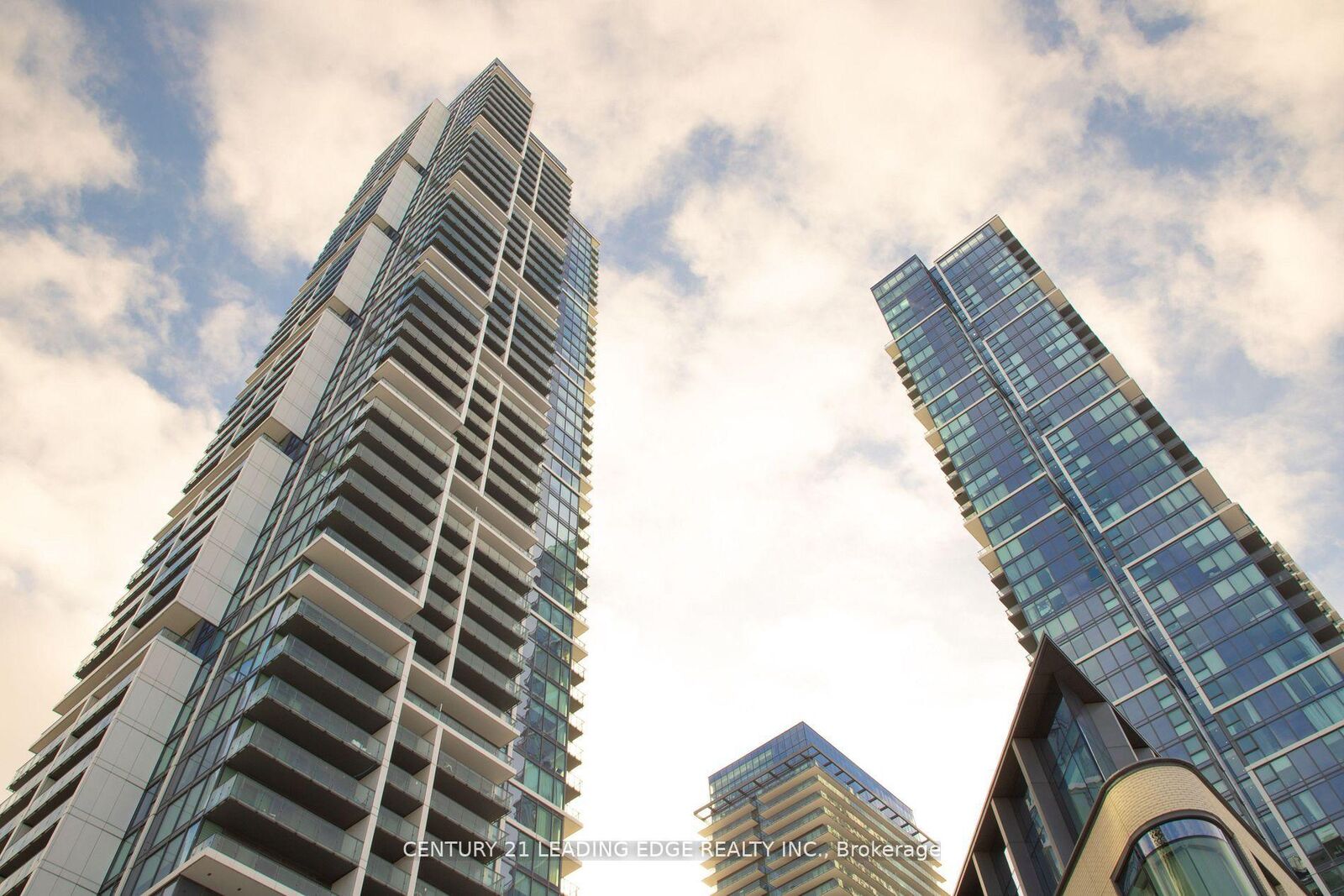 Property Photo: 7890 Jane Street Ph10 ON L4K 0K9