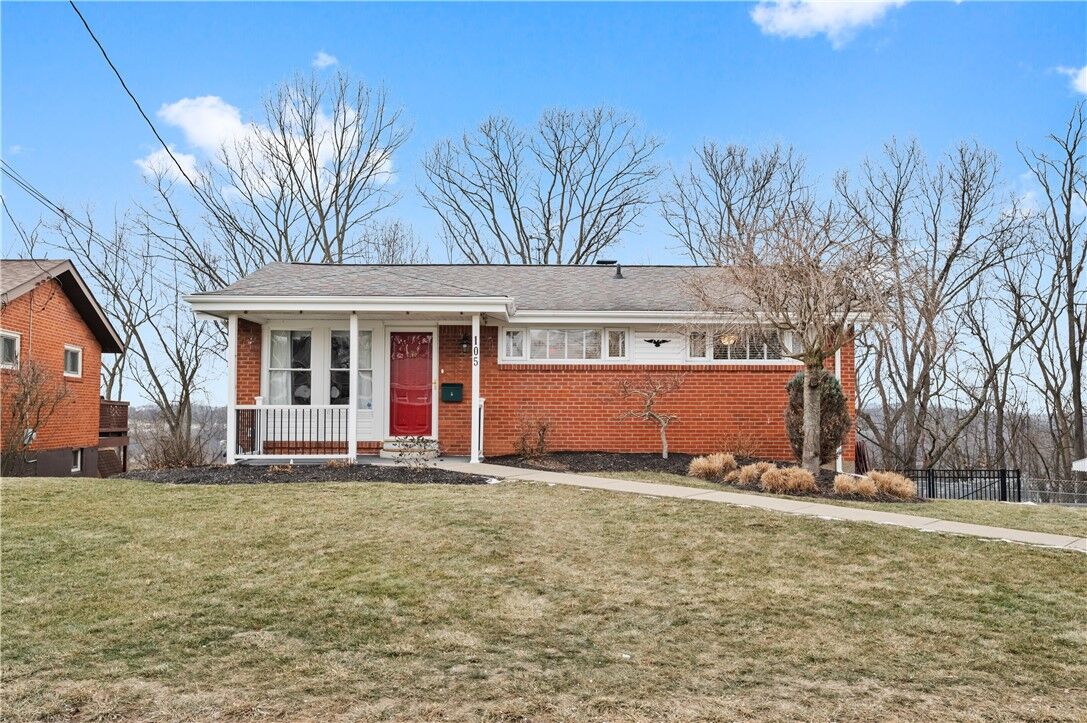Property Photo:  105 Woodridge Dr  PA 15106 