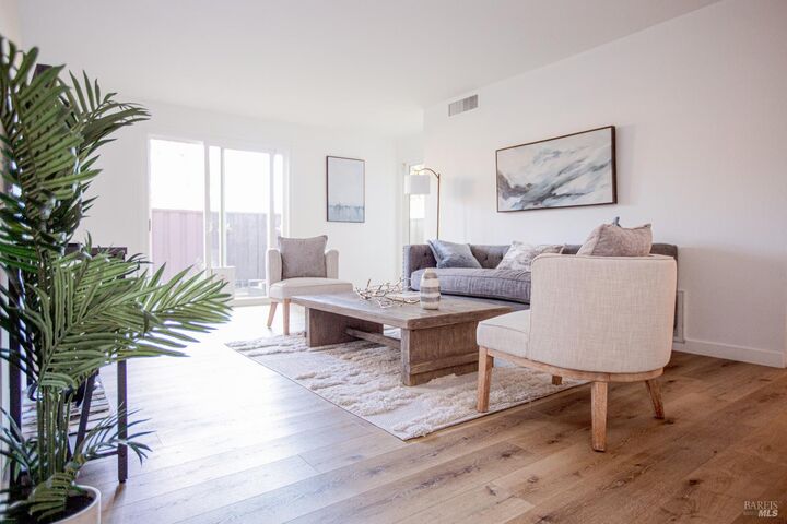 Property Photo:  81 Forest Lane  CA 94903 