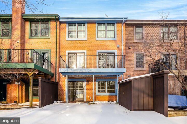 Property Photo:  2120 Golf Course Drive  VA 20191 