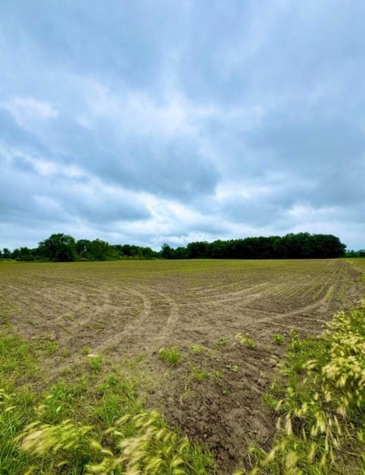 Property Photo:  1 Dry Lane S Road  OH 43332 