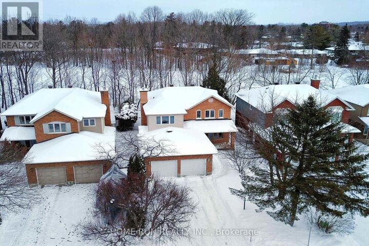 Property Photo:  35 Weslock Way  ON K2K 2K3 