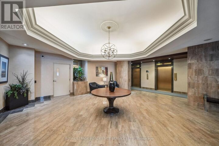 Property Photo:  75 Wynford Heights Crescent 2001  ON M3C 3H9 