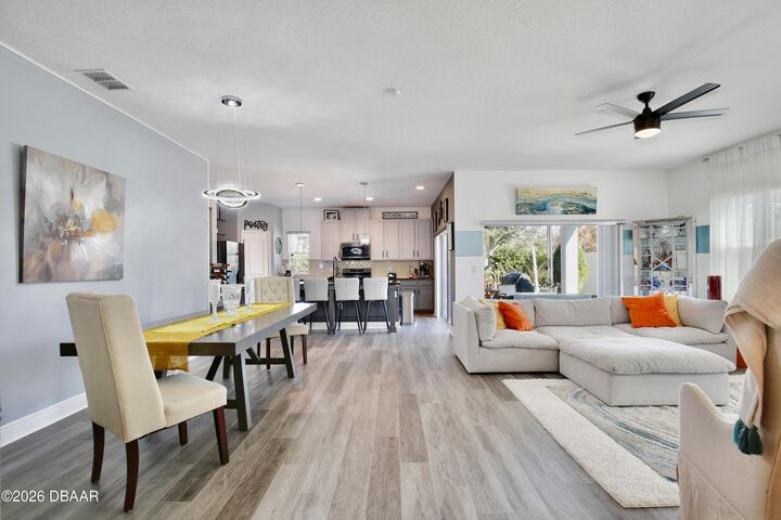 Photo de la propriété:  5527 Estero Loop  FL 32128 