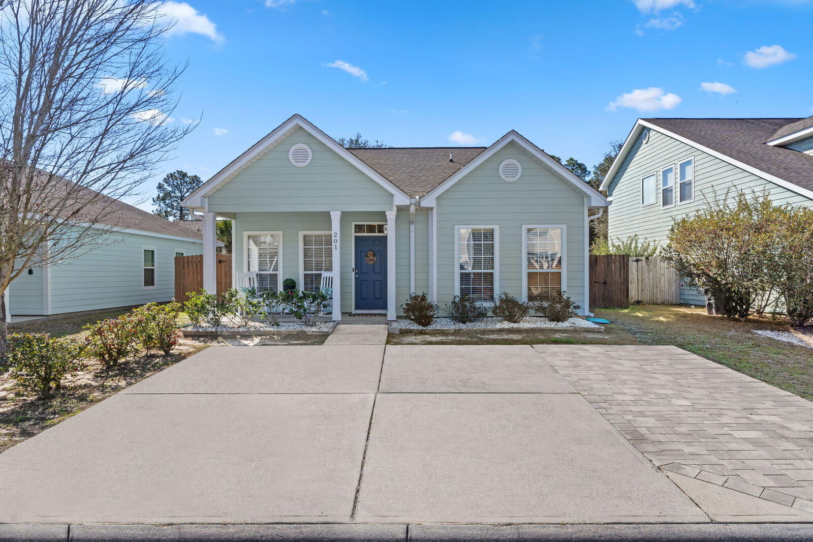 Property Photo:  201 Water Oaks Loop  FL 32459 