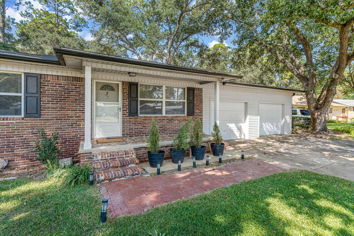 Property Photo:  309 Cloverdale Boulevard  FL 32547 