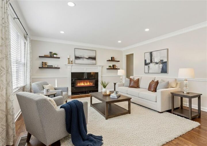 Property Photo:  186 W Lake Drive NW  GA 30314 