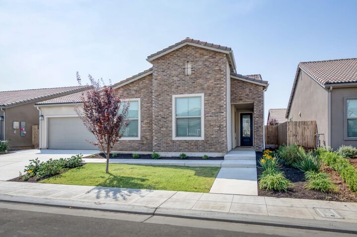 Property Photo:  7213 E Brown Ave  CA 93737 