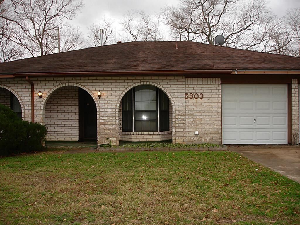 Property Photo:  5303 Little John Lane  TX 77493 