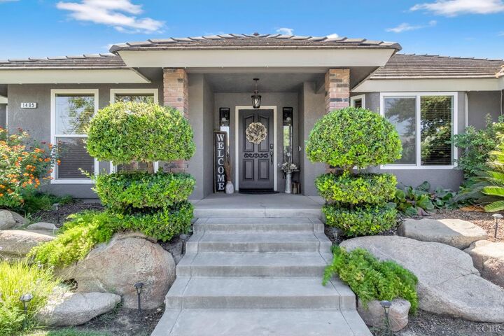 Property Photo:  1405 Lincoln Lane  CA 93245 