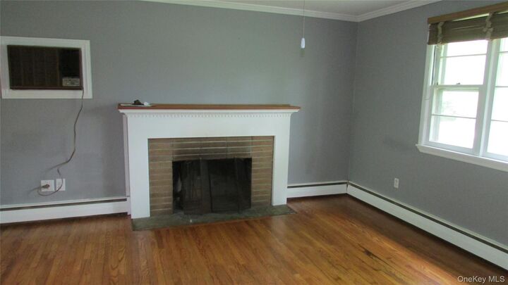 Property Photo:  19 Fenmore Fl 1  NY 12590 