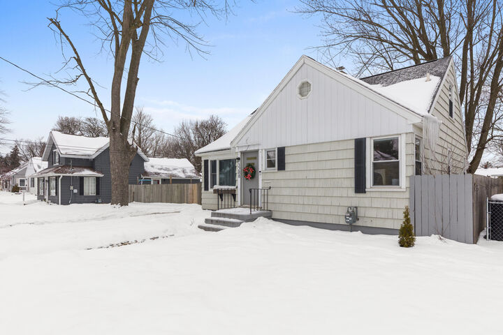 Property Photo:  3288 Chestnut Avenue SW  MI 49418 