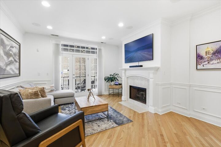 Property Photo:  723 W Diversey Parkway 2E  IL 60614 