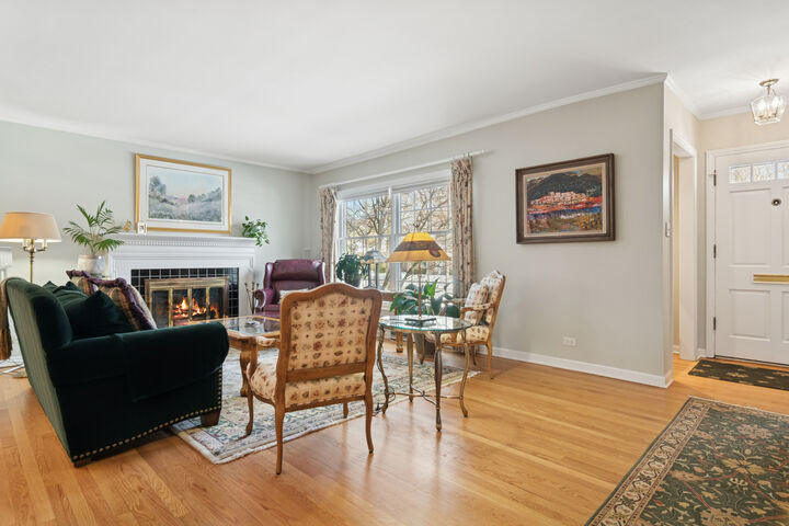 Property Photo:  2732 Lincolnwood Drive  IL 60201 