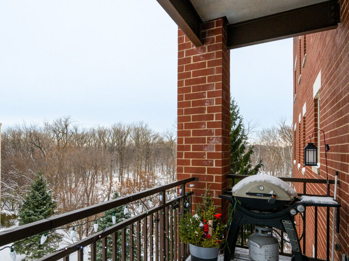 Property Photo: 1700 Riverwoods Drive 414 IL 60160