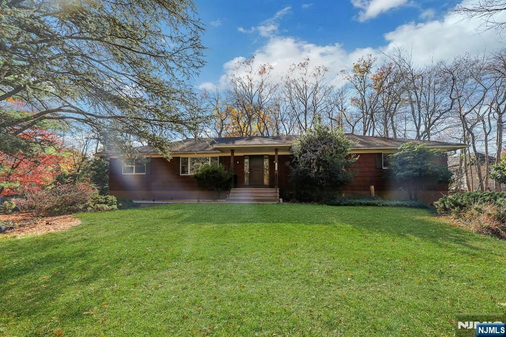 Property Photo:  609 Echo Glen Avenue  NJ 07675 