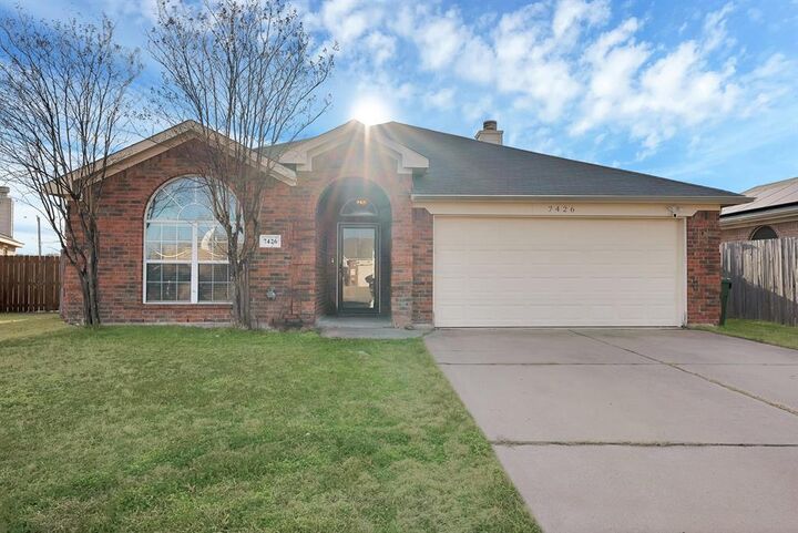 Property Photo:  7426 Lake Front Trail  TX 76002 