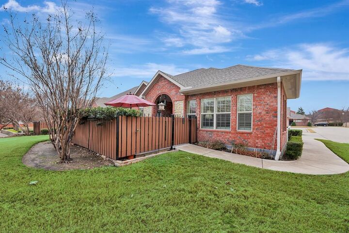 Property Photo:  3320 Rosemeade Drive 2812  TX 76116 