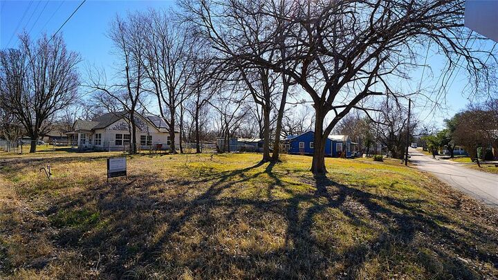 Property Photo:  410 E 6th Street  TX 75418 